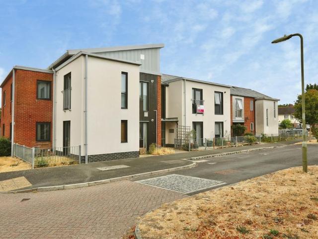Flat for sale in Woodcot, Middlecroft