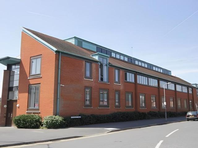 Flat for sale in Beaconsfield, Beaconsfield