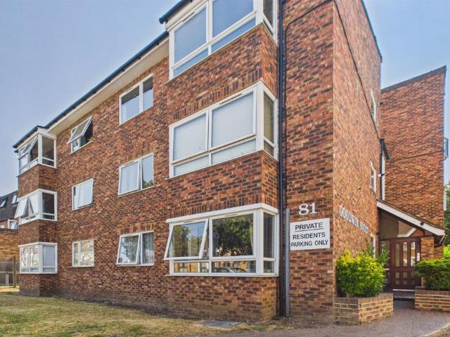 Flat for sale in London Borough of Merton, Collier's Wood