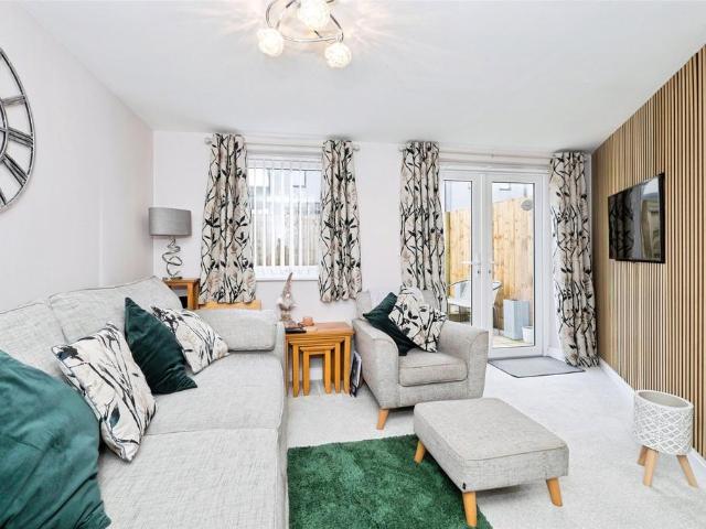 Flat for sale in Roseworthy, Cornwall