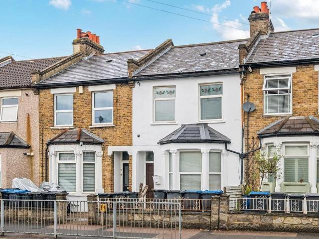 Flat for sale in London Borough of Croydon, Thornton Heath