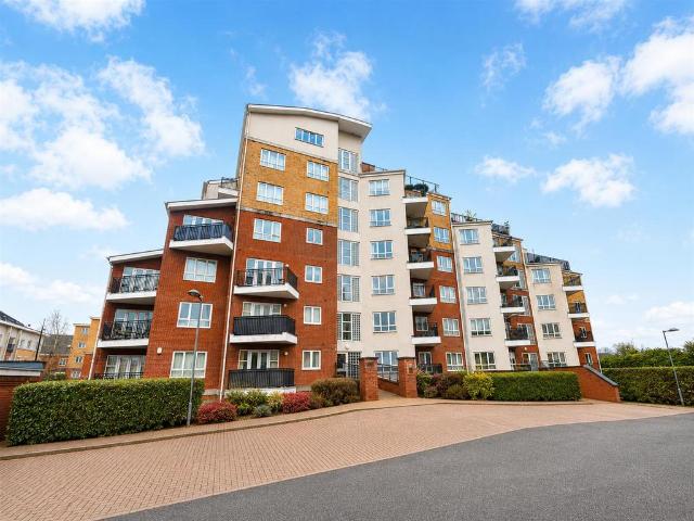 Flat for sale in Holywell Estate, North Watford