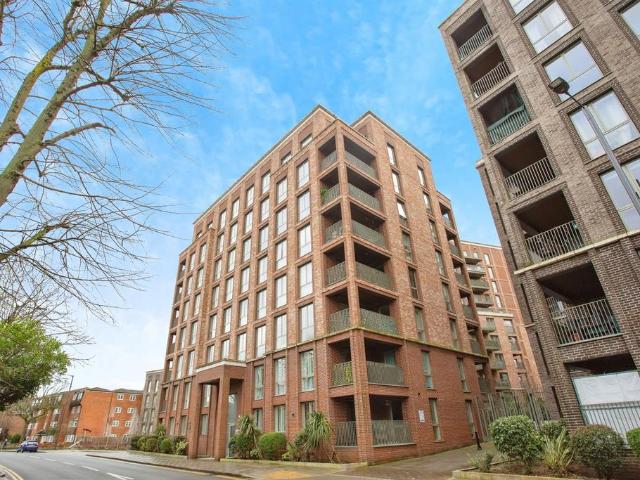 Flat for sale in Kenton, Greater London