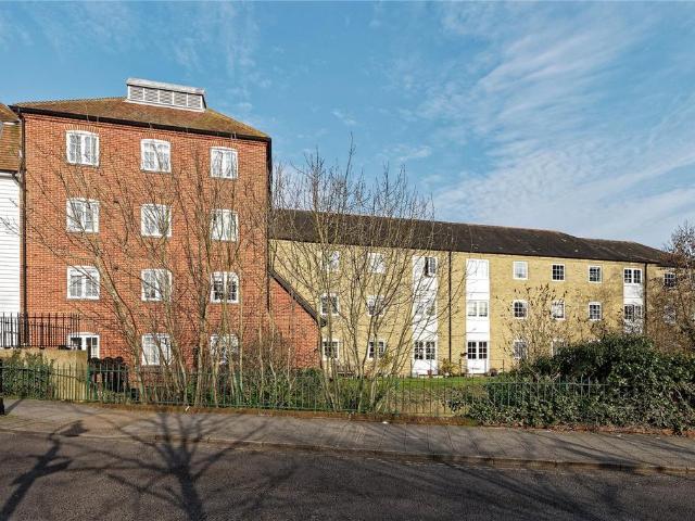 Flat for sale in The King's Mile, The Bridge