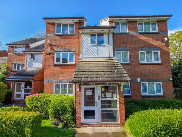 Flat for sale in Shooters Hill, Greater London