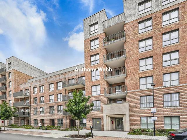 Flat for sale in Southgate, Oakwood