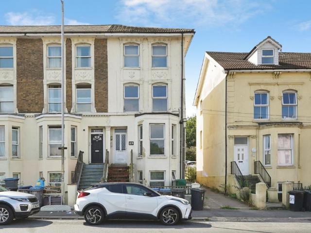 Flat for sale in Clarendon, Ash