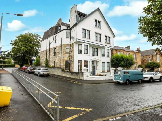 Flat for sale in Hamilton, Scotland