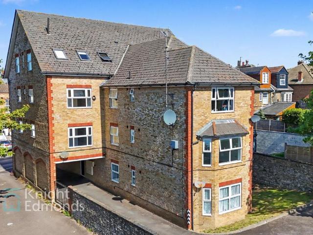 Flat for sale in Ringlestone, Midway