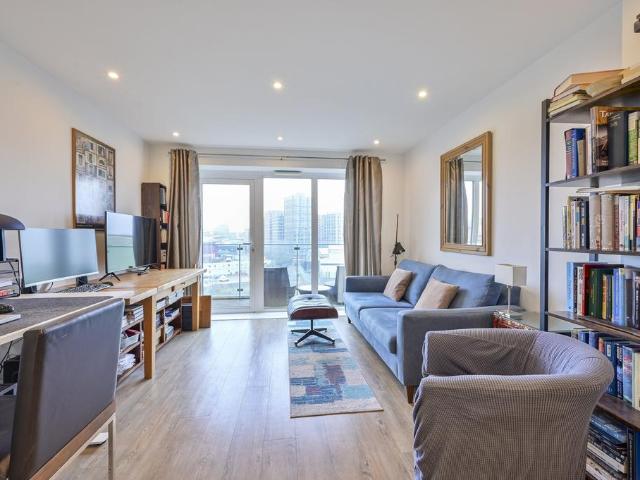 Flat for sale in Wandsworth, Greater London