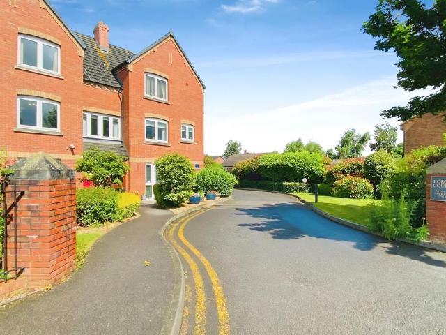 Flat for sale in Syston, Elmfield