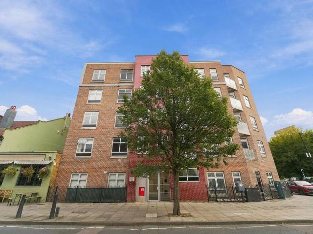Flat for sale in Bromley-by-Bow, Greater London