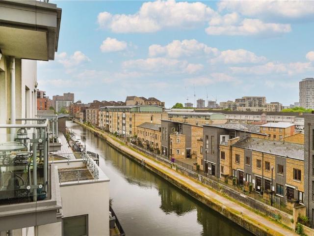 Flat for sale in Bromley-by-Bow, Poplar Grove