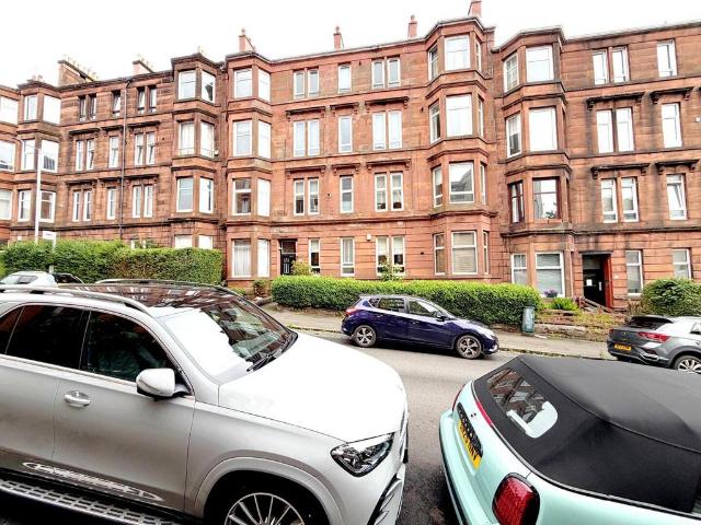 Flat for sale in Broomhill, Scotland