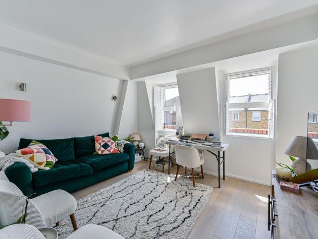Flat for sale in London Borough of Merton, Merton Park