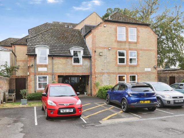 Flat for sale in Salisbury, Wiltshire