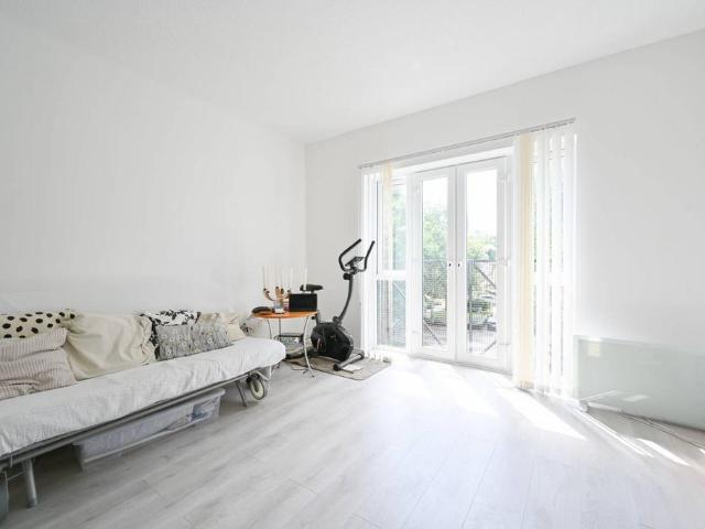 Flat for sale in Bermondsey, Greater London