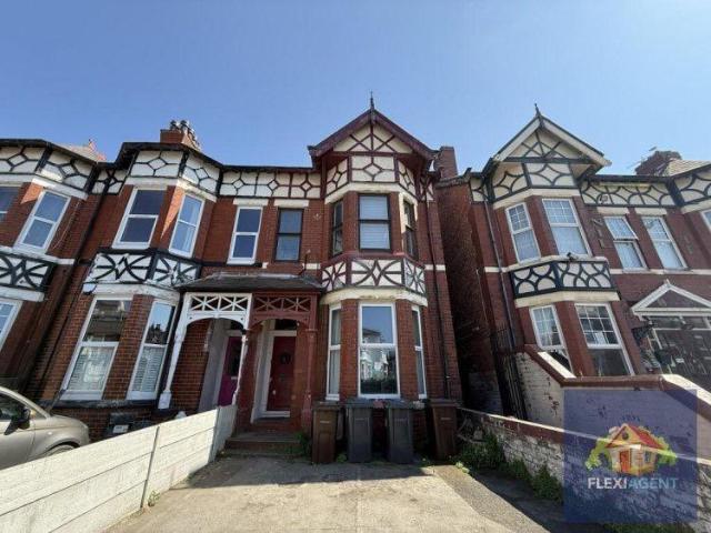 Flat for sale in Southport, Sefton