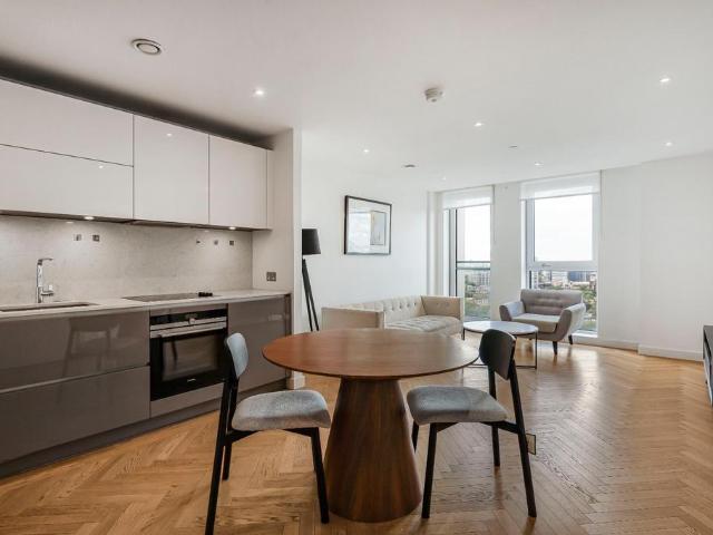 Flat for sale in Elephant and Castle, Greater London