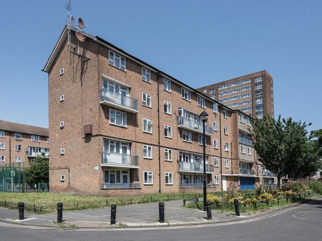 Flat for sale in South Hackney, Greater London