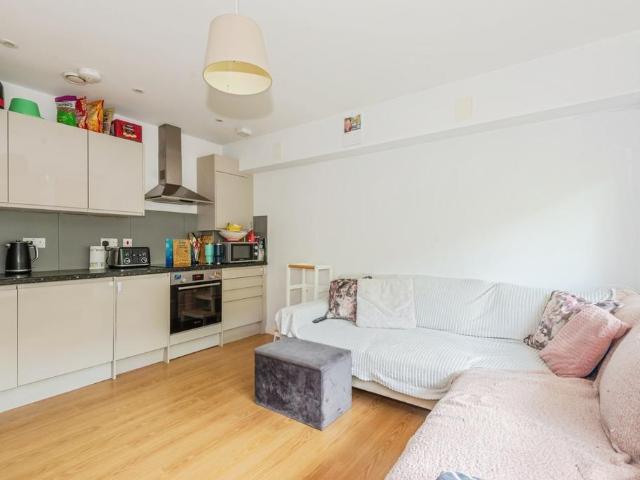 Flat for sale in Pachesham Park, Surrey