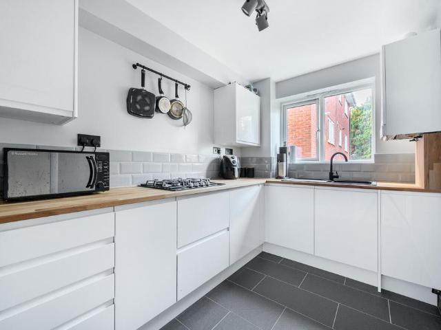 Flat for sale in Colney Hatch, Greater London