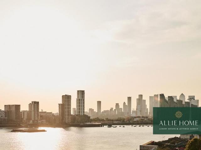 Flat for sale in Silvertown, Greater London
