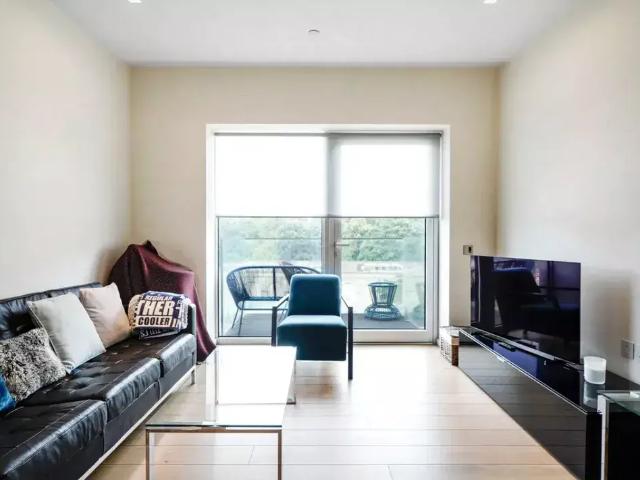 Flat for sale in West Kensington, Greater London