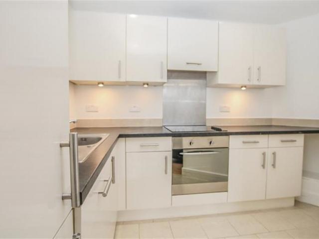 Flat for sale in Hendon, Greater London