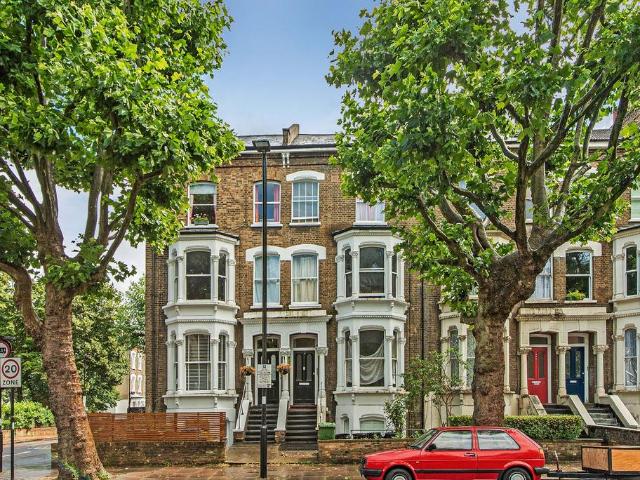 Flat for sale in Finsbury Park, Greater London