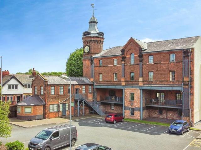 Flat for sale in Wilderspool, Warrington