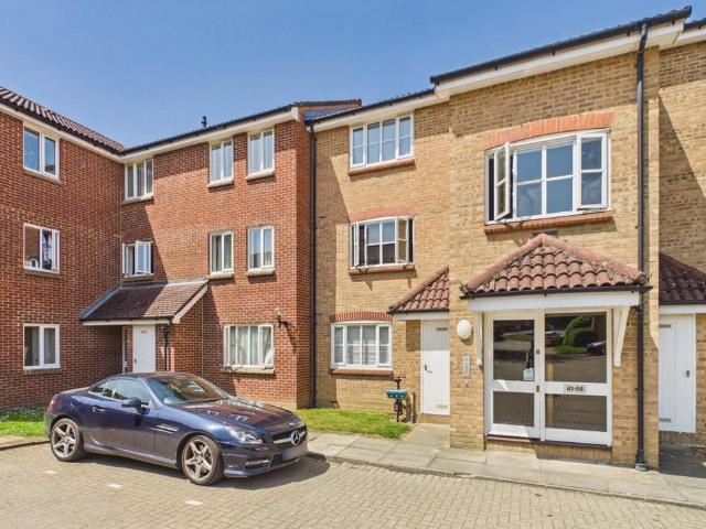 Flat for sale in Martin's Heron, Winkfield