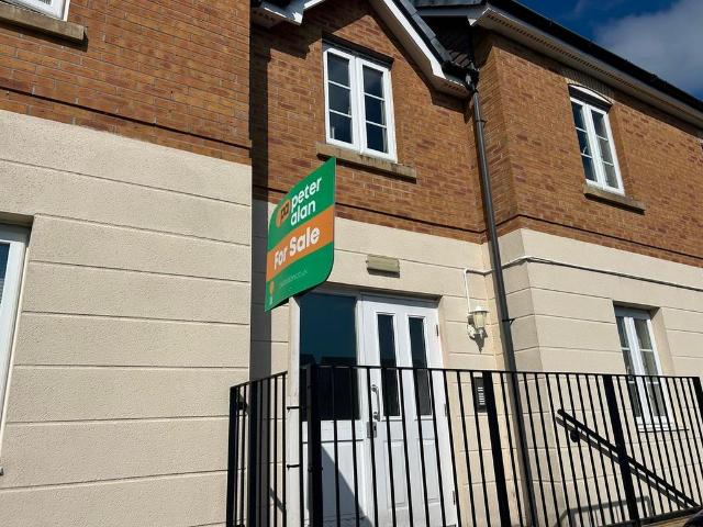 Flat for sale in Tredomen, Cefn Fforest