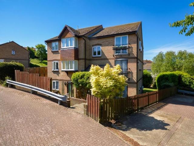 Flat for sale in Buckland Valley, Ash