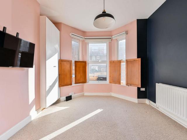 Flat for sale in Elephant and Castle, Greater London
