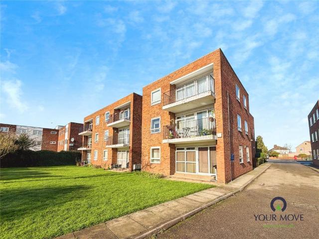 Flat for sale in Lessness Heath, Greater London
