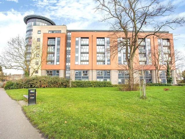 Flat for sale in North Watford