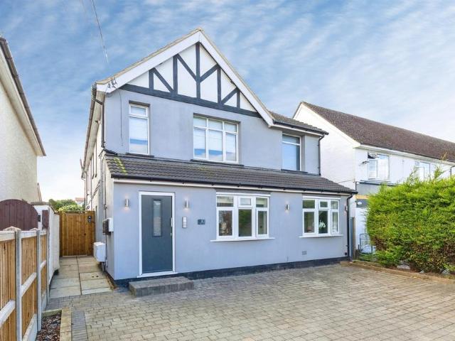 Flat for sale in Arlesey, Bedfordshire