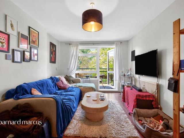Flat for sale in London Borough of Lewisham, Greater London