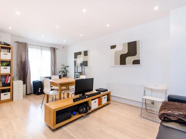 Flat for sale in London Borough of Merton, Mitcham