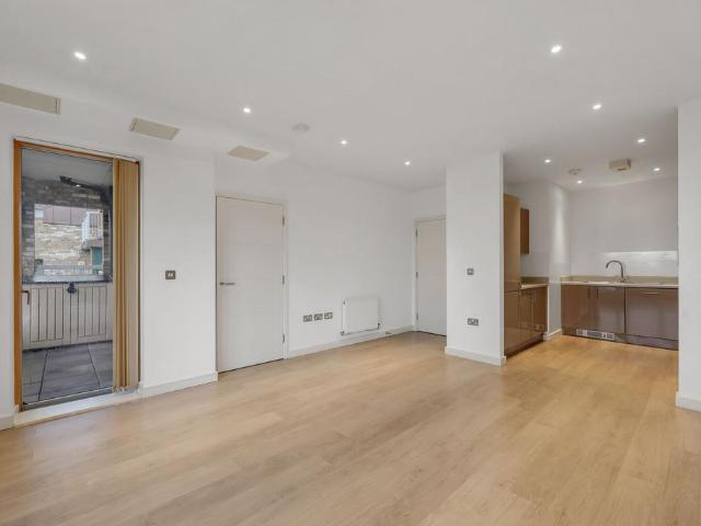 Flat for sale in Dollis Hill, Greater London