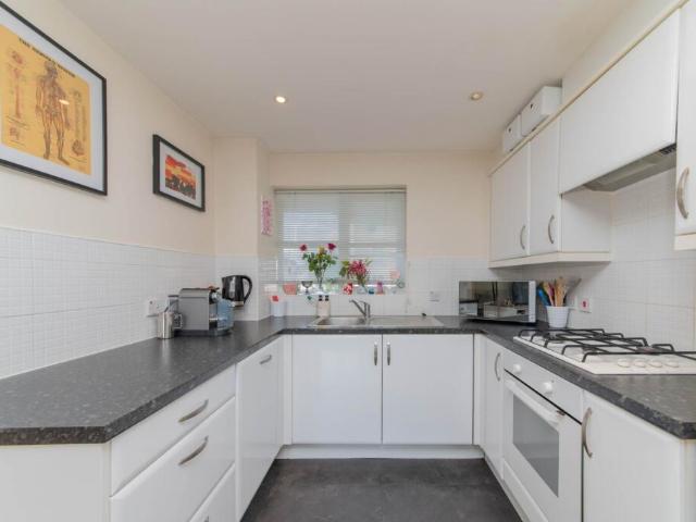 Flat for sale in Elstree and Borehamwood, Borehamwood