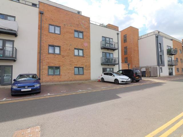 Flat for sale in Farleygreen, Spring Park