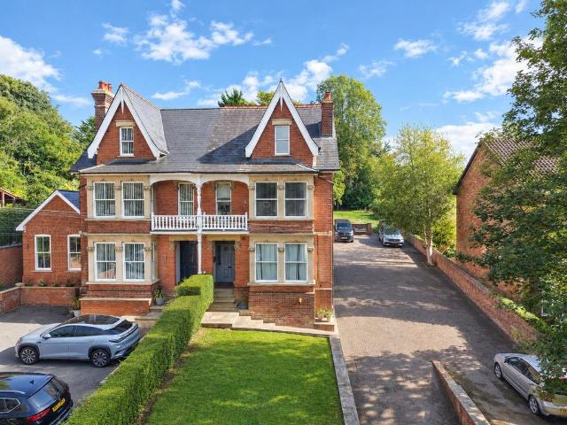 Flat for sale in High Wycombe Community Board, High Wycombe