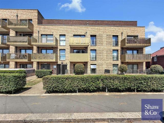 Flat for sale in London Borough of Hounslow, Greater London