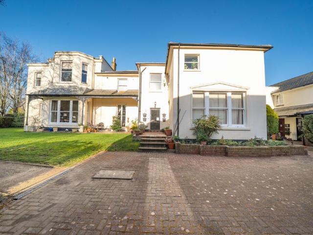 Flat for sale in Barton Stacey, Hampshire