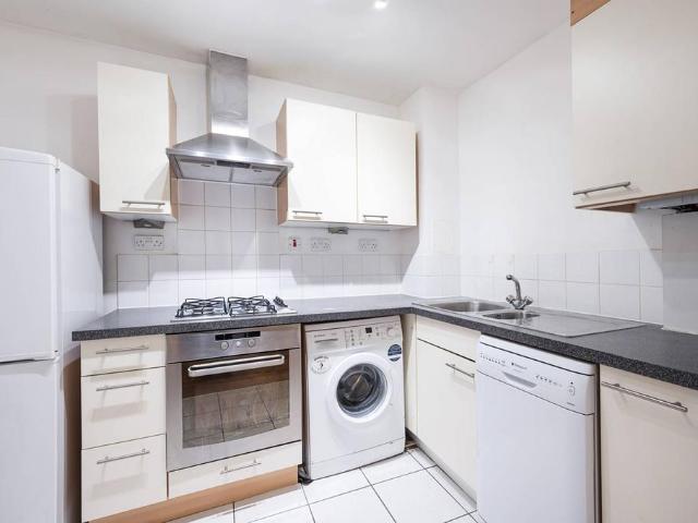 Flat for sale in South Hackney, Greater London