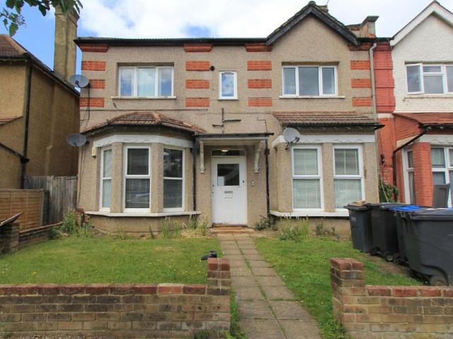 Flat for sale in London Borough of Croydon, Norbury
