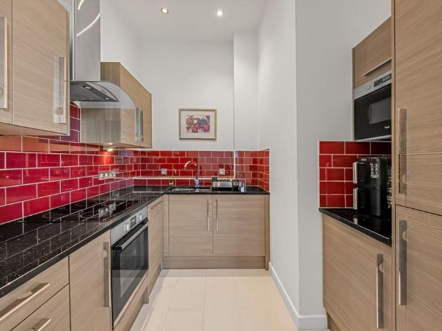 Flat for sale in South Hampstead, Greater London