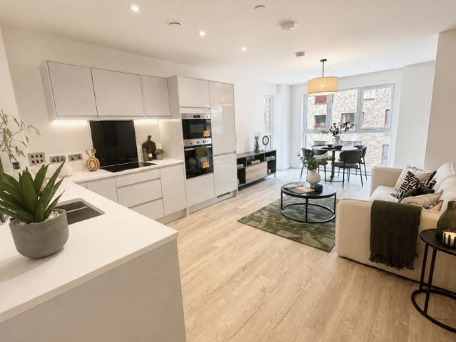 Flat for sale in London Borough of Hounslow, Greater London